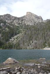 An avalanche chute below the knobs at the north end of the lake [sat sep 4 14:06:08 mdt 2021]